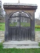 Poarta de lemn a bisericii unitariene