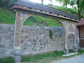 Poartă secuiască de lemn