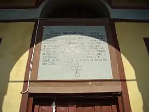 Pisanie deasupra intrării