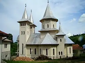 Biserica nouă cu același hram  „Sf. Arhangheli Mihail și Gavril”