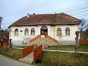 Clădire anexă, în prezent cabinet de medic de familie