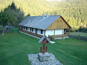 Case monahale (monument istoric)