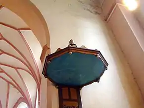 Coronamentul amvonului