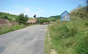 Intrarea în localitate dinspre Valea Lungă