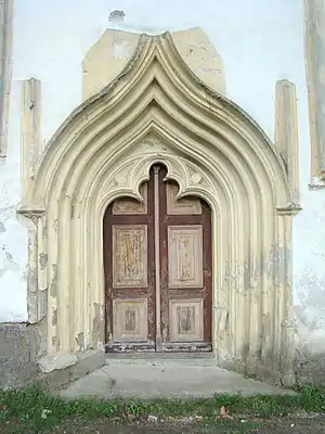 Portalul gotic în arc frânt