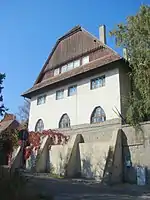 Fostă locuință de serviciu, azi birouri