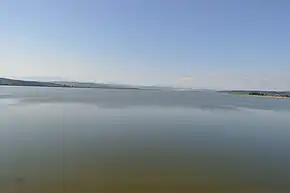 Lacul de acumulare Ionești pe cursul inferior al Oltului