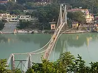Podul Ramjhula peste Gange în Rishikesh.