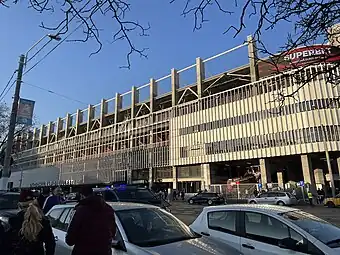 Intrarea în stadion