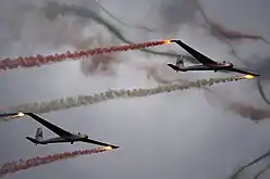 OE-0758 și OE-5733 în zbor acrobatic