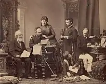 Redacția Gazetei de Transilvania la 1884; de la stânga la dreapta: Iacob Mureșianu, fiul său dr. Aurel Mureșianu, Elena Mureșianu, redactori de ziar și un copil care vindea ziare