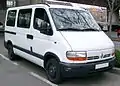 Microbuz Renault Master ca și cele folosite în Baia Mare.
