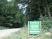 Placa de pe marginea drumului