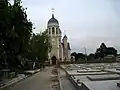 Biserica din cimitir