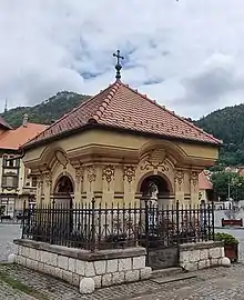  Troiţa căpitanului Ilie Birt din Piața Prundului