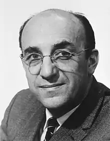 21 februarie: Roger Guillemin, om de știință francez, laureat al (Premiului Nobel pentru fiziologie sau medicină)