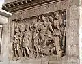 Fragment din Marea Friză a lui Traian, reutilizat pe partea de vest a Arcului lui Constantin.