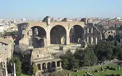 Basilica lui Maxentius și Constantin la Roma, construită între Forumul Roman și Colosseum la începutul secolului al IV-lea.