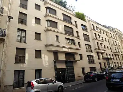 Rue Henri Heine nr. 3-5 în Paris (2001), de J.J. Ory, o clădire neoArtDeco