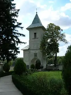 Clopotnița de la intrare