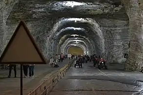 Baza sportivă (în față sala de spectacole „Florin Piersic”)