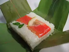 Sasa (frunză de bambus) sushi (笹寿司)