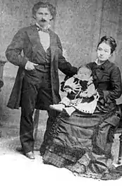 Henția cu soția și un copil