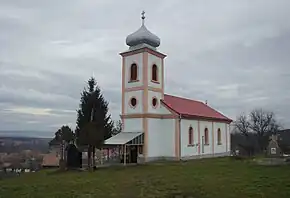 Biserica ortodoxă „Sfinții Arhangheli Mihail și Gavriil” construită în 1911 pe locul unei biserici vechi de lemn (datată din 1765) și care a ars într-un incendiu cu un an mai devreme