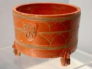 Cutie cosmetică din ceramică emailată cu picioare zoomorfe, dinastia Han (200 î.Hr.–200 d.Hr.)