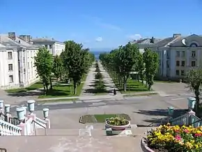 Vedere asupra bulevardului central din oraș