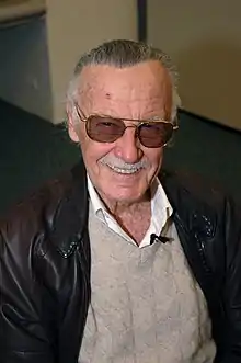 12 noiembrie: Stan Lee, scriitor de benzi desenate, redactor, actor, producător, personalitate de televiziune și editor american