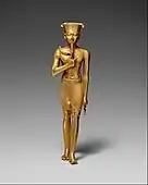 Statuetă a lui Amun; 945–715 î.Hr.; aur; 17,5 × 4,7 cm; Muzeul Metropolitan de Artă (New York City)