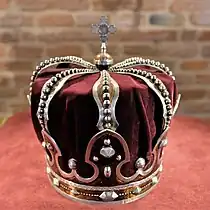 Coroana de Oțel a României înfățișată la înmormântarea regelui Mihai I (2)