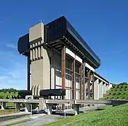 Elevatorul văzut din lateral.