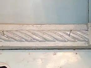 Grindă decorată în naos