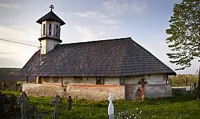 Biserica de lemn din sat