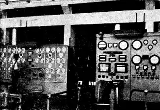 Tabloul de control (stânga) și comandă (dreapta) al unei turbine tip VPT-25-3