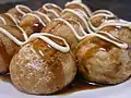 Takoyaki servit cu sos Worcester și maioneză