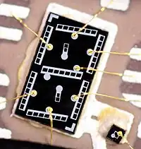 Un digit de la un afișaj cu LED-uri de tip 7 segmente utilizat la un calculator de buzunar Texas Instruments TI-2500