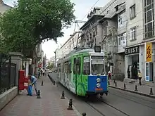 Tramvai trecând pe Str. Cuza Vodă