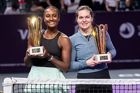 Caty McNally și Asia Muhammad