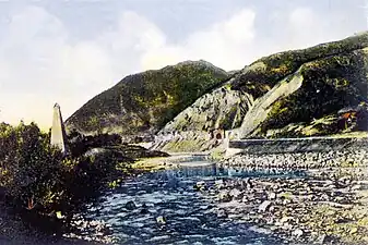 Tunelul în anul 1905 și turla primei sonde cu foraj mecanic din România