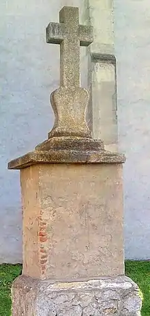 Crucea de piatră pe noul amplasament