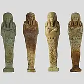 Ușabtiuri; 570–526 î.Hr.; faianță; 17,9 × 4,6–4,9 cm; Muzeul de Arheologie din Cracovia