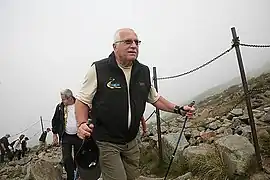 Președintele ceh Václav Klaus în drum spre Sněžka, 2010