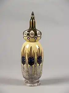 Vază cu un design floral abstract de Theo Colenbrander (1898)