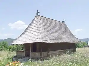 Biserica de lemn, mutată la muzeul Satului Vâlcean din Bujoreni (monument istoric)