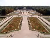Grădină franceză cu arabescuri la Castelul Vaux-le-Vicomte din Franța