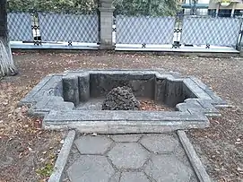 Havuzul din fața fragmentului A al vilei Pronin.