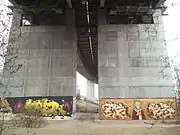 Graffiti pe două pile gemene